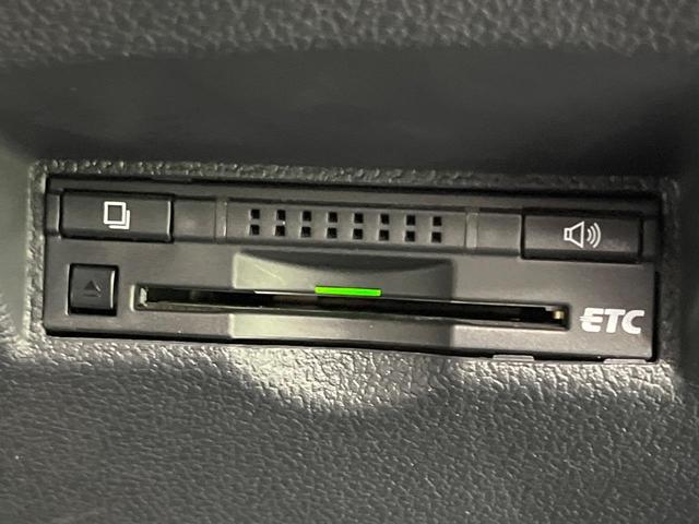 プリウス Ａ　禁煙車　純正９型ナビ　バックカメラ　ドラレコ　ＢＳＭ　ＥＴＣ　衝突被害軽減システム　レーダークルーズ　コーナーセンサー　スマートキー　オートハイビーム　車線逸脱警報　オートライト　オートエアコン（7枚目）