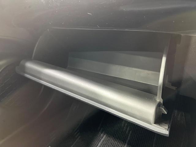 プリウス Ａ　禁煙車　純正９型ナビ　バックカメラ　ドラレコ　ＢＳＭ　ＥＴＣ　衝突被害軽減システム　レーダークルーズ　コーナーセンサー　スマートキー　オートハイビーム　車線逸脱警報　オートライト　オートエアコン（32枚目）