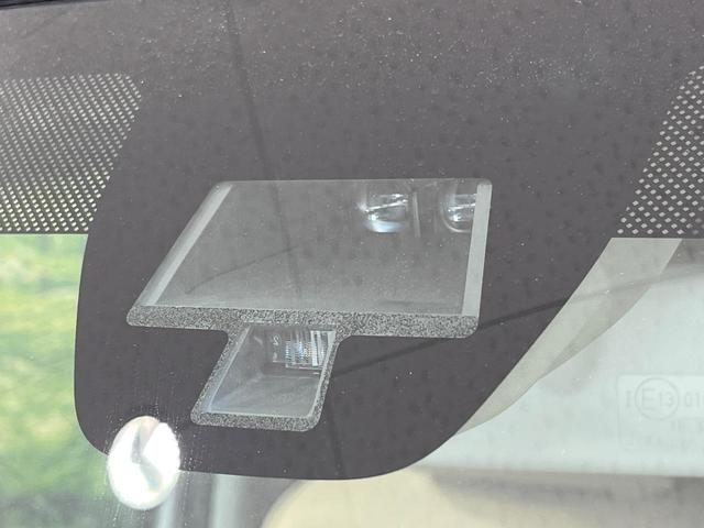 アルトラパン Ｘ　禁煙車　純正ＳＤナビ　全周囲カメラ　衝突被害軽減システム　シートヒーター　スマートキー　ＨＩＤヘッド　純正１４インチアルミ　オートライト　オートエアコン　Ｂｌｕｅｔｏｏｔｈ　ＣＤ　ＤＶＤ再生（3枚目）