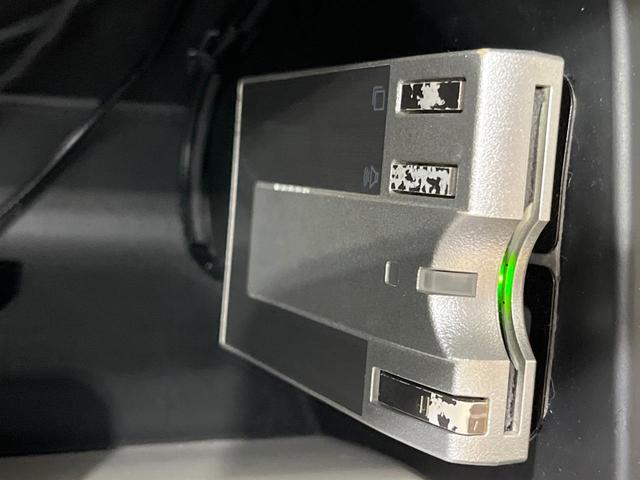 アルトラパン Ｘ　禁煙車　純正ＳＤナビ　全周囲カメラ　衝突被害軽減システム　シートヒーター　スマートキー　ＨＩＤヘッド　純正１４インチアルミ　オートライト　オートエアコン　Ｂｌｕｅｔｏｏｔｈ　ＣＤ　ＤＶＤ再生（6枚目）