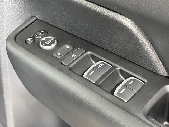 ステップワゴン ｅ：ＨＥＶスパーダ　禁煙車　両側電動ドア　純正９型ＳＤナビ　１０型後席モニター　全周囲カメラ　衝突被害軽減システム　レーダークルーズ　電動リアゲート　合皮コンビシート　ドラレコ　コーナーセンサー　ＬＥＤヘッド（22枚目）