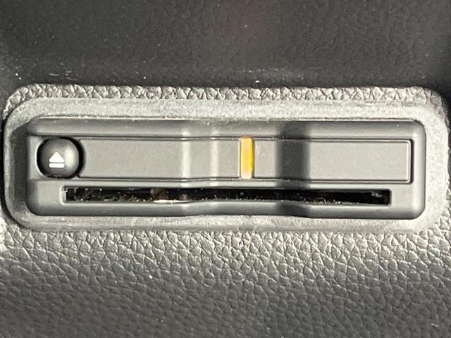 ステップワゴン ｅ：ＨＥＶスパーダ　禁煙車　両側電動ドア　純正９型ＳＤナビ　１０型後席モニター　全周囲カメラ　衝突被害軽減システム　レーダークルーズ　電動リアゲート　合皮コンビシート　ドラレコ　コーナーセンサー　ＬＥＤヘッド（28枚目）