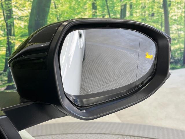 プリウス Ｚ　禁煙車　ガラスルーフ　純正１２型ディスプレイ　周囲カメラ　衝突被害軽減システム　レーダークルーズ　電動リアゲート　前席シートエアコン　パワーシート　ドラレコ　コーナーセンサー　ＬＥＤヘッド　ＥＴＣ（6枚目）