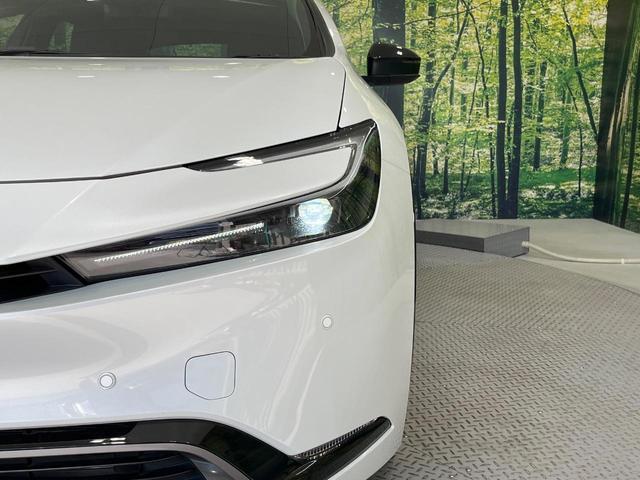 プリウス Ｚ　禁煙車　ガラスルーフ　純正１２型ディスプレイ　周囲カメラ　衝突被害軽減システム　レーダークルーズ　電動リアゲート　前席シートエアコン　パワーシート　ドラレコ　コーナーセンサー　ＬＥＤヘッド　ＥＴＣ（12枚目）