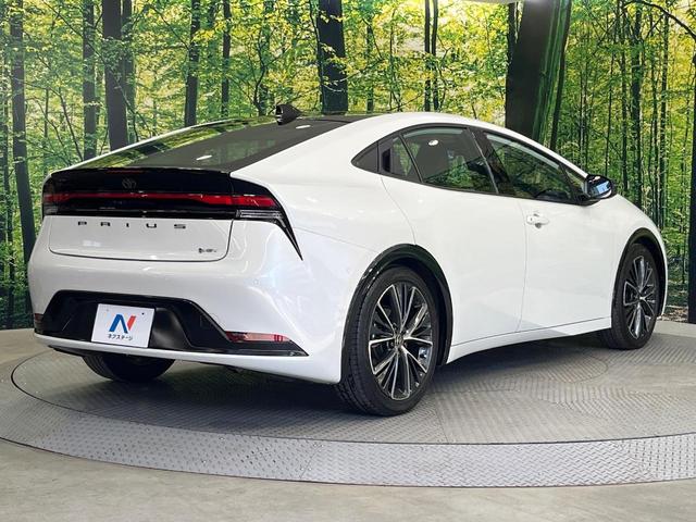 プリウス Ｚ　禁煙車　ガラスルーフ　純正１２型ディスプレイ　周囲カメラ　衝突被害軽減システム　レーダークルーズ　電動リアゲート　前席シートエアコン　パワーシート　ドラレコ　コーナーセンサー　ＬＥＤヘッド　ＥＴＣ（17枚目）