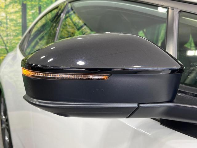 プリウス Ｚ　禁煙車　ガラスルーフ　純正１２型ディスプレイ　周囲カメラ　衝突被害軽減システム　レーダークルーズ　電動リアゲート　前席シートエアコン　パワーシート　ドラレコ　コーナーセンサー　ＬＥＤヘッド　ＥＴＣ（25枚目）