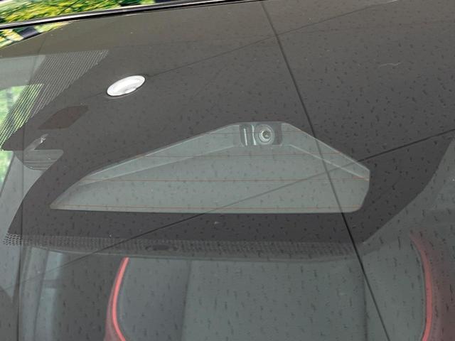 プリウス Ｚ　禁煙車　ガラスルーフ　純正１２型ディスプレイ　周囲カメラ　衝突被害軽減システム　レーダークルーズ　電動リアゲート　前席シートエアコン　パワーシート　ドラレコ　コーナーセンサー　ＬＥＤヘッド　ＥＴＣ（27枚目）