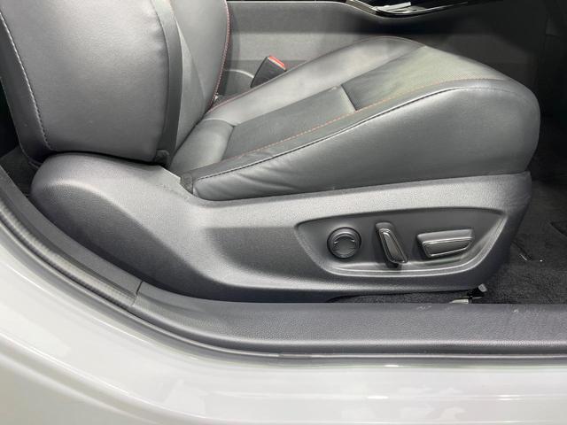 プリウス Ｚ　禁煙車　ガラスルーフ　純正１２型ディスプレイ　周囲カメラ　衝突被害軽減システム　レーダークルーズ　電動リアゲート　前席シートエアコン　パワーシート　ドラレコ　コーナーセンサー　ＬＥＤヘッド　ＥＴＣ（28枚目）