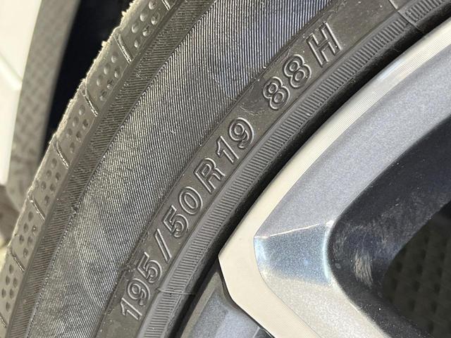 プリウス Ｚ　禁煙車　ガラスルーフ　純正１２型ディスプレイ　周囲カメラ　衝突被害軽減システム　レーダークルーズ　電動リアゲート　前席シートエアコン　パワーシート　ドラレコ　コーナーセンサー　ＬＥＤヘッド　ＥＴＣ（49枚目）