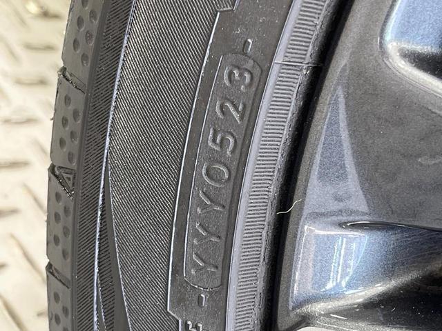 プリウス Ｚ　禁煙車　ガラスルーフ　純正１２型ディスプレイ　周囲カメラ　衝突被害軽減システム　レーダークルーズ　電動リアゲート　前席シートエアコン　パワーシート　ドラレコ　コーナーセンサー　ＬＥＤヘッド　ＥＴＣ（50枚目）