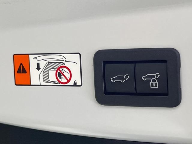 プリウス Ｚ　禁煙車　ガラスルーフ　純正１２型ディスプレイ　周囲カメラ　衝突被害軽減システム　レーダークルーズ　電動リアゲート　前席シートエアコン　パワーシート　ドラレコ　コーナーセンサー　ＬＥＤヘッド　ＥＴＣ（57枚目）