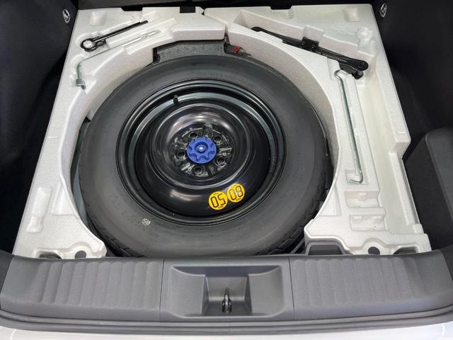 プリウス Ｚ　禁煙車　ガラスルーフ　純正１２型ディスプレイ　周囲カメラ　衝突被害軽減システム　レーダークルーズ　電動リアゲート　前席シートエアコン　パワーシート　ドラレコ　コーナーセンサー　ＬＥＤヘッド　ＥＴＣ（60枚目）