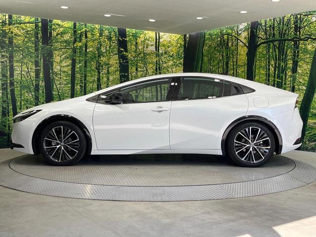 プリウス Ｚ　禁煙車　ガラスルーフ　純正１２型ディスプレイ　周囲カメラ　衝突被害軽減システム　レーダークルーズ　電動リアゲート　前席シートエアコン　パワーシート　ドラレコ　コーナーセンサー　ＬＥＤヘッド　ＥＴＣ（69枚目）