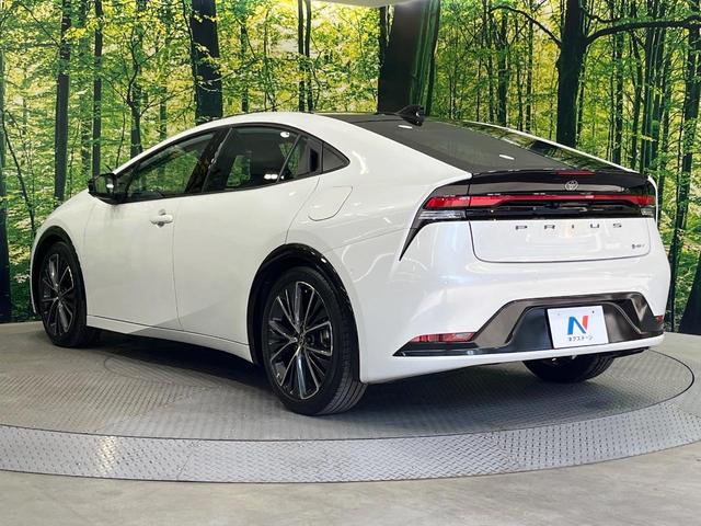 プリウス Ｚ　禁煙車　ガラスルーフ　純正１２型ディスプレイ　周囲カメラ　衝突被害軽減システム　レーダークルーズ　電動リアゲート　前席シートエアコン　パワーシート　ドラレコ　コーナーセンサー　ＬＥＤヘッド　ＥＴＣ（70枚目）