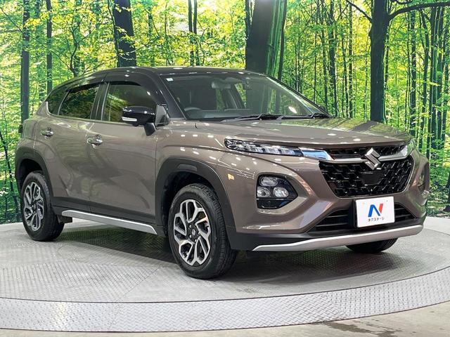 フロンクス ベースグレード　禁煙車　全周囲カメラ　純正９型ナビ　衝突被害軽減システム　レーダークルーズ　ドラレコ　コーナーセンサー　置くだけ充電　シートヒーター　ＬＥＤヘッド　ＥＴＣ　純正１６インチアルミ　車線逸脱警報（16枚目）