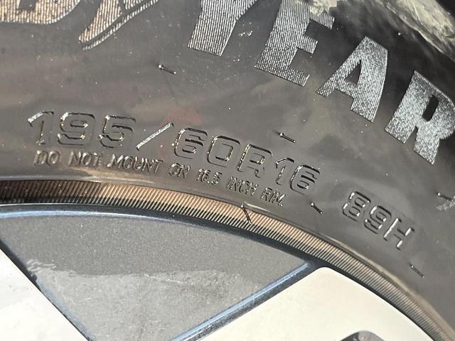 フロンクス ベースグレード　禁煙車　全周囲カメラ　純正９型ナビ　衝突被害軽減システム　レーダークルーズ　ドラレコ　コーナーセンサー　置くだけ充電　シートヒーター　ＬＥＤヘッド　ＥＴＣ　純正１６インチアルミ　車線逸脱警報（25枚目）