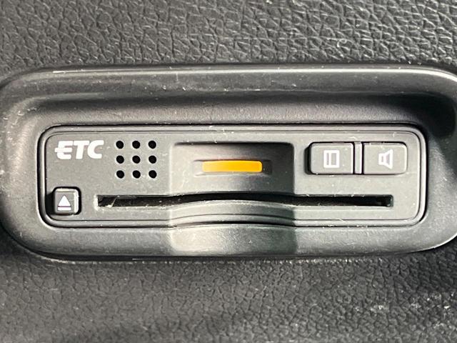 ヴェゼル ハイブリッドＲＳ・ホンダセンシング　禁煙車　純正ＳＤナビ　バックカメラ　衝突被害軽減システム　レーダークルーズ　シートヒーター　純正１８インチアルミ　車線逸脱警報　オートエアコン　Ｂｌｕｅｔｏｏｔｈ　ハーフレザーシート　ＤＶＤ再生（7枚目）