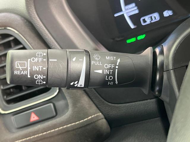 ヴェゼル ハイブリッドＲＳ・ホンダセンシング　禁煙車　純正ＳＤナビ　バックカメラ　衝突被害軽減システム　レーダークルーズ　シートヒーター　純正１８インチアルミ　車線逸脱警報　オートエアコン　Ｂｌｕｅｔｏｏｔｈ　ハーフレザーシート　ＤＶＤ再生（52枚目）