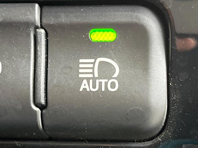 プリウス Ａツーリングセレクション　禁煙車　純正９型ナビ　バックカメラ　衝突被害軽減システム　レーダークルーズ　ＢＳＭ　ドラレコ　コーナーセンサー　シートヒーター　ＬＥＤヘッド　ＥＴＣ　純正１８インチアルミ　車線逸脱警報　オートライト（47枚目）