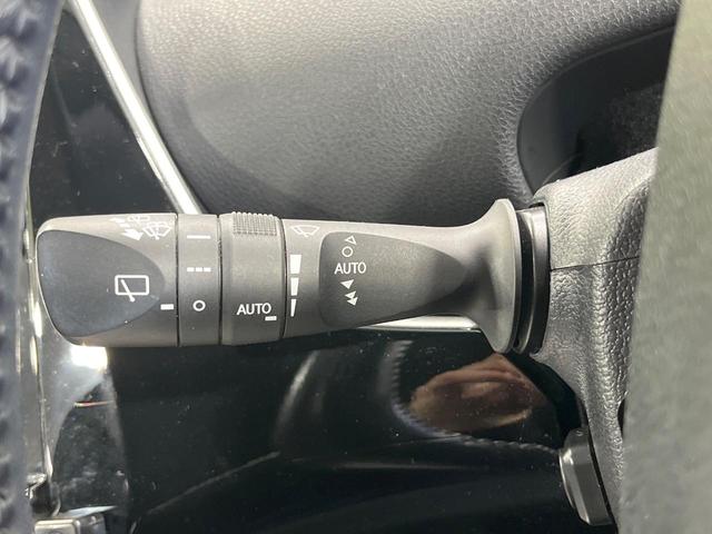 プリウス Ａツーリングセレクション　禁煙車　純正９型ナビ　バックカメラ　衝突被害軽減システム　レーダークルーズ　ＢＳＭ　ドラレコ　コーナーセンサー　シートヒーター　ＬＥＤヘッド　ＥＴＣ　純正１８インチアルミ　車線逸脱警報　オートライト（56枚目）