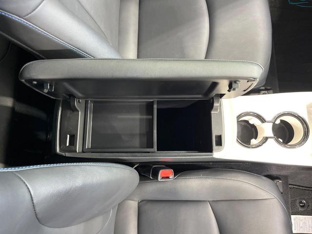 プリウス Ａツーリングセレクション　禁煙車　純正９型ナビ　バックカメラ　衝突被害軽減システム　レーダークルーズ　ＢＳＭ　ドラレコ　コーナーセンサー　シートヒーター　ＬＥＤヘッド　ＥＴＣ　純正１８インチアルミ　車線逸脱警報　オートライト（62枚目）