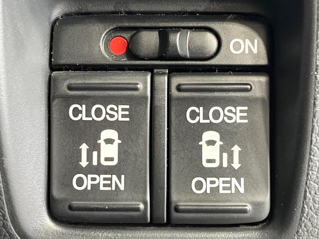 N-BOXカスタム G・ターボLパッケージ 禁煙車 両側電動ドア 純正SDナビ バックカメラ 合皮コンビシート スマートキー HIDヘッド ETC クルコン 純正15インチアルミ オートエアコン Bluetooth CD DVD再生(5枚目)