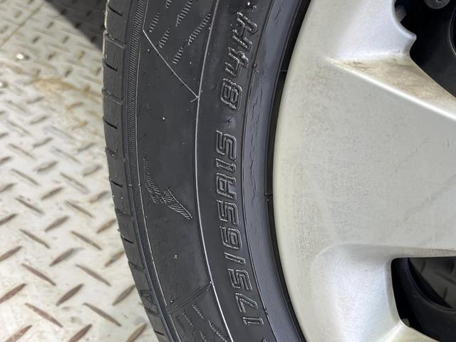 アクア Ｇ　禁煙車　純正ＳＤナビ　バックカメラ　Ｂｌｕｅｔｏｏｔｈ　ＥＴＣ　スマートキー　ＨＩＤヘッド　オートライト　オートエアコン　ＣＤ　ＤＶＤ再生　フルセグ　衝突安全ボディ　プライバシーガラス（27枚目）