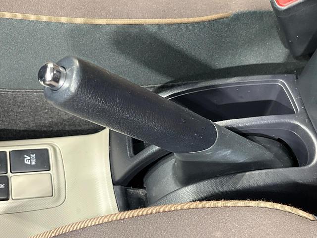 アクア Ｇ　禁煙車　純正ＳＤナビ　バックカメラ　Ｂｌｕｅｔｏｏｔｈ　ＥＴＣ　スマートキー　ＨＩＤヘッド　オートライト　オートエアコン　ＣＤ　ＤＶＤ再生　フルセグ　衝突安全ボディ　プライバシーガラス（33枚目）