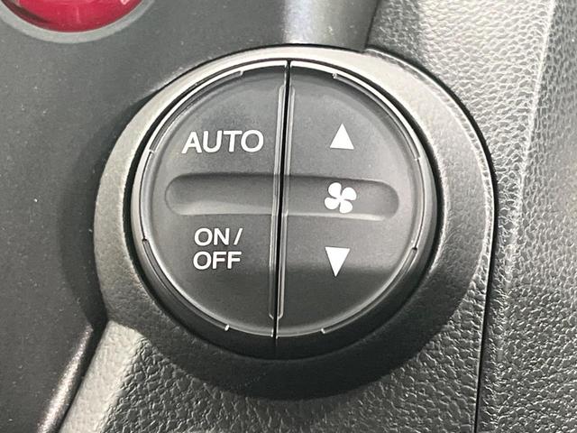 フィットハイブリッド ＲＳ　禁煙車　純正ナビ　バックカメラ　ＨＩＤヘッドライト　ビルトインＥＴＣ　クルコン　純正１６インチアルミホイール　オートエアコン　ＣＤ　ＤＶＤ再生　地デジ　パドルシフト　キーレスシステム　電動格納ミラー（7枚目）