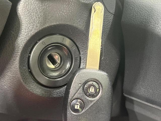 フィットハイブリッド ＲＳ　禁煙車　純正ナビ　バックカメラ　ＨＩＤヘッドライト　ビルトインＥＴＣ　クルコン　純正１６インチアルミホイール　オートエアコン　ＣＤ　ＤＶＤ再生　地デジ　パドルシフト　キーレスシステム　電動格納ミラー（23枚目）