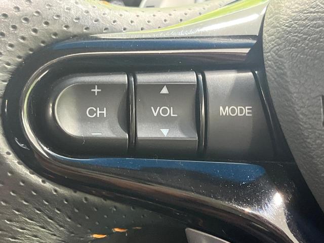 フィットハイブリッド ＲＳ　禁煙車　純正ナビ　バックカメラ　ＨＩＤヘッドライト　ビルトインＥＴＣ　クルコン　純正１６インチアルミホイール　オートエアコン　ＣＤ　ＤＶＤ再生　地デジ　パドルシフト　キーレスシステム　電動格納ミラー（29枚目）