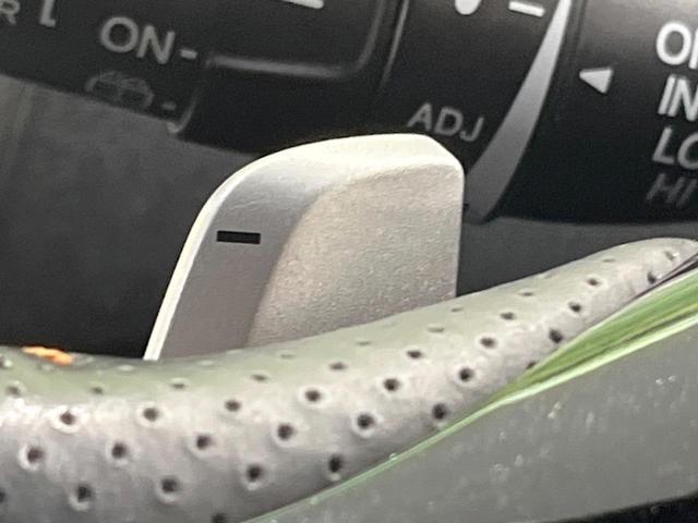 フィットハイブリッド ＲＳ　禁煙車　純正ナビ　バックカメラ　ＨＩＤヘッドライト　ビルトインＥＴＣ　クルコン　純正１６インチアルミホイール　オートエアコン　ＣＤ　ＤＶＤ再生　地デジ　パドルシフト　キーレスシステム　電動格納ミラー（32枚目）