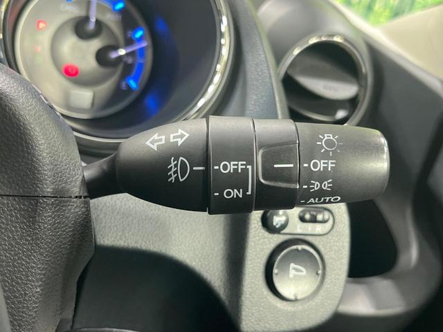 フィットハイブリッド ＲＳ　禁煙車　純正ナビ　バックカメラ　ＨＩＤヘッドライト　ビルトインＥＴＣ　クルコン　純正１６インチアルミホイール　オートエアコン　ＣＤ　ＤＶＤ再生　地デジ　パドルシフト　キーレスシステム　電動格納ミラー（34枚目）