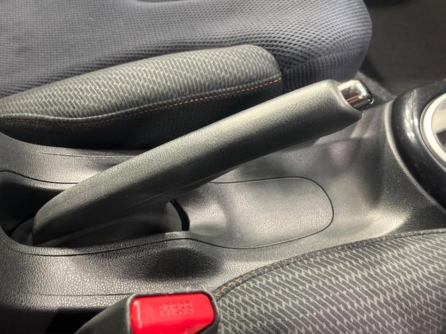 フィットハイブリッド ＲＳ　禁煙車　純正ナビ　バックカメラ　ＨＩＤヘッドライト　ビルトインＥＴＣ　クルコン　純正１６インチアルミホイール　オートエアコン　ＣＤ　ＤＶＤ再生　地デジ　パドルシフト　キーレスシステム　電動格納ミラー（45枚目）