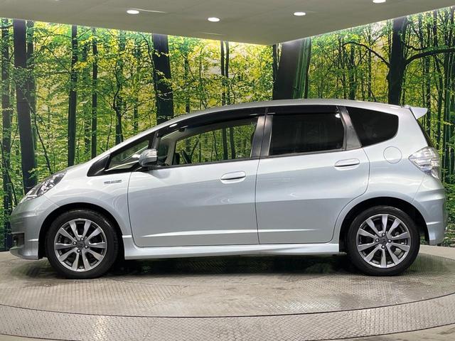 フィットハイブリッド ＲＳ　禁煙車　純正ナビ　バックカメラ　ＨＩＤヘッドライト　ビルトインＥＴＣ　クルコン　純正１６インチアルミホイール　オートエアコン　ＣＤ　ＤＶＤ再生　地デジ　パドルシフト　キーレスシステム　電動格納ミラー（63枚目）