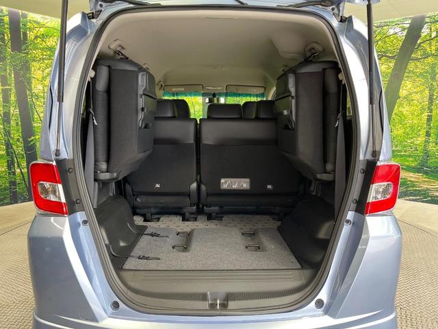 ���i�̂���������ʋ΁A���}���ɏ\���ȉ׎��X�y�[�X���m�ۂ��Ă���܂��B�Z�J���h�V�[�g��|���ƁA�傫�ȉו��̐ύڂ��\�ł���