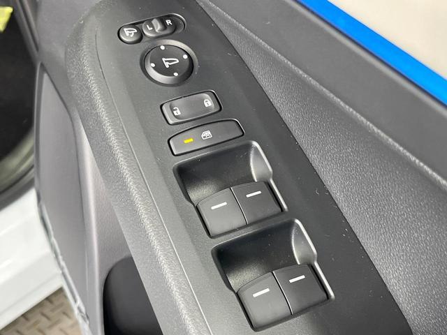 ヴェゼル ｅ：ＨＥＶ　Ｚ・ＰＬａＹパッケージ　登録済未使用車　パノラマルーフ　純正９型ＤＡ　全周囲カメラ　ホンダセンシング　ＥＴＣ２．０　合皮コンビシート　シートヒーター　レーダークルーズ　電動リアゲート　純正１８インチアルミ　デュアルエアコン（22枚目）