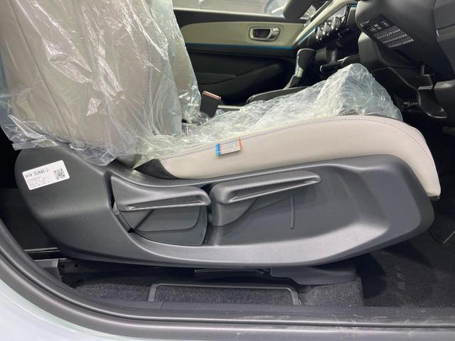 ヴェゼル ｅ：ＨＥＶ　Ｚ・ＰＬａＹパッケージ　登録済未使用車　パノラマルーフ　純正９型ＤＡ　全周囲カメラ　ホンダセンシング　ＥＴＣ２．０　合皮コンビシート　シートヒーター　レーダークルーズ　電動リアゲート　純正１８インチアルミ　デュアルエアコン（23枚目）