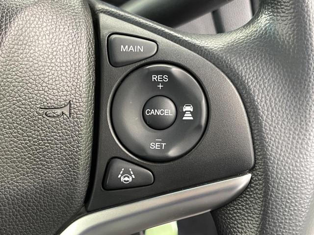 フィットハイブリッド F 禁煙車 純正8型SDナビ バックカメラ 衝突被害軽減システム レーダークルーズ ドラレコ スマートキー ビルトインETC 車線逸脱警報 オートエアコン Bluetooth CD DVD フルセグTV(7枚目)