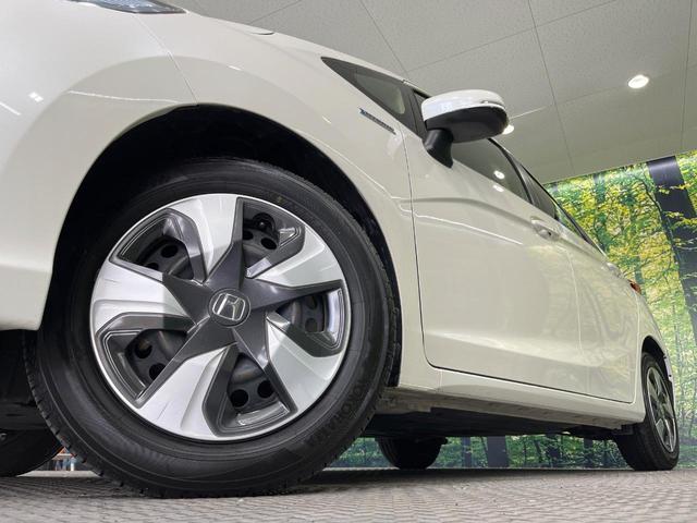 フィットハイブリッド F 禁煙車 純正8型SDナビ バックカメラ 衝突被害軽減システム レーダークルーズ ドラレコ スマートキー ビルトインETC 車線逸脱警報 オートエアコン Bluetooth CD DVD フルセグTV(13枚目)