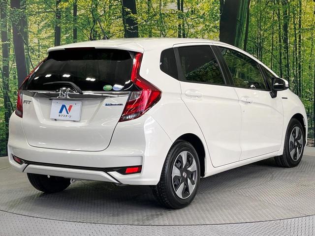 フィットハイブリッド F 禁煙車 純正8型SDナビ バックカメラ 衝突被害軽減システム レーダークルーズ ドラレコ スマートキー ビルトインETC 車線逸脱警報 オートエアコン Bluetooth CD DVD フルセグTV(17枚目)