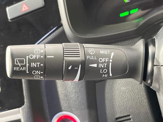 フィットハイブリッド F 禁煙車 純正8型SDナビ バックカメラ 衝突被害軽減システム レーダークルーズ ドラレコ スマートキー ビルトインETC 車線逸脱警報 オートエアコン Bluetooth CD DVD フルセグTV(35枚目)