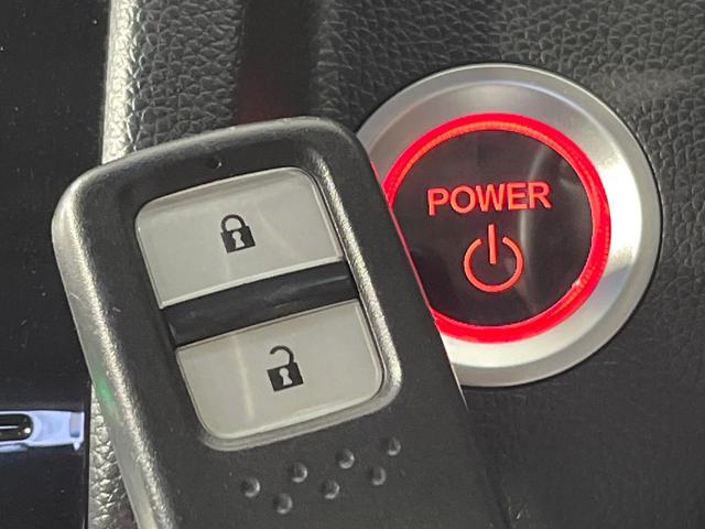 フィットハイブリッド F 禁煙車 純正8型SDナビ バックカメラ 衝突被害軽減システム レーダークルーズ ドラレコ スマートキー ビルトインETC 車線逸脱警報 オートエアコン Bluetooth CD DVD フルセグTV(36枚目)