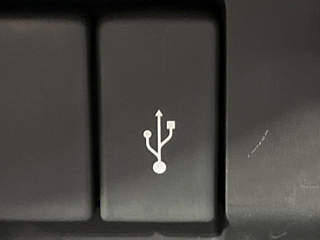 フィットハイブリッド F 禁煙車 純正8型SDナビ バックカメラ 衝突被害軽減システム レーダークルーズ ドラレコ スマートキー ビルトインETC 車線逸脱警報 オートエアコン Bluetooth CD DVD フルセグTV(41枚目)