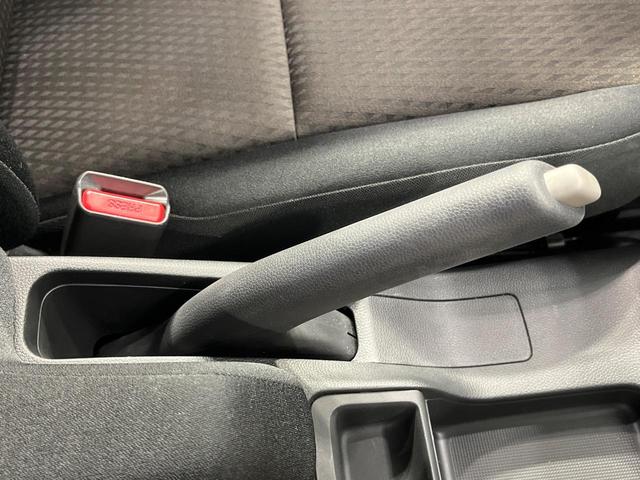 フィットハイブリッド F 禁煙車 純正8型SDナビ バックカメラ 衝突被害軽減システム レーダークルーズ ドラレコ スマートキー ビルトインETC 車線逸脱警報 オートエアコン Bluetooth CD DVD フルセグTV(44枚目)