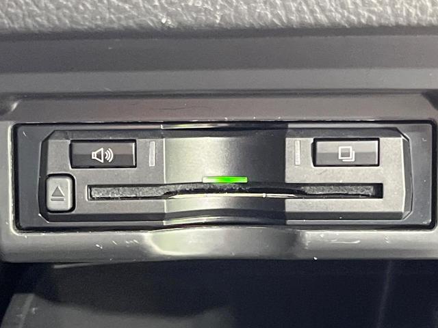 ヴェルファイア ２．４Ｚ　ゴールデンアイズＩＩ　禁煙車　両側電動ドア　ＢＩＧＸ１０型ナビ　アルパイン１２型後席モニター　バックカメラ　ＥＴＣ　ハーフレザーシート　コーナーセンサー　スマートキー　ＨＩＤヘッド　クルコン　ドラレコ（7枚目）