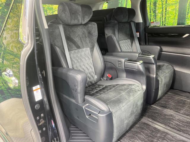 アルファード ２．５Ｓ　Ｃパッケージ　禁煙車　サンルーフ　エアロ　両側電動ドア　純正ＳＤナビ　後席モニター　全周囲カメラ　ＪＢＬサウンド　衝突被害軽減システム　レーダークルーズ　前後席パワーシート　コーナーセンサー　スマートキー（9枚目）