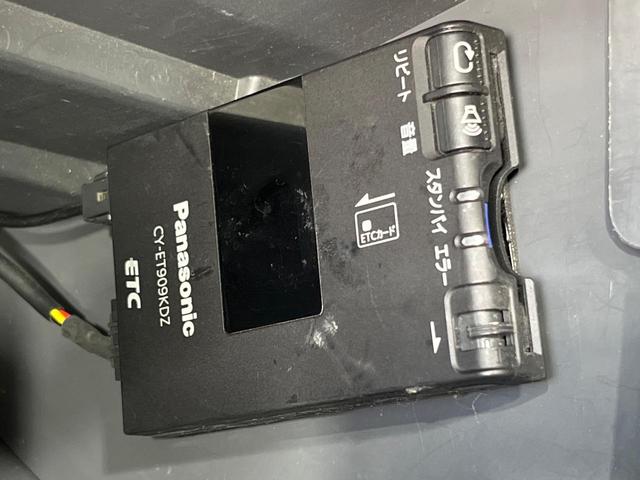 タント カスタムＸリミテッド　禁煙車　電動スライドドア　ポータブルナビ　スマートキー　ＨＩＤヘッドライト　ＥＴＣ　純正１５インチアルミホイール　オートエアコン　ＨＩＤフォグライト　革巻きステアリングホイール（4枚目）