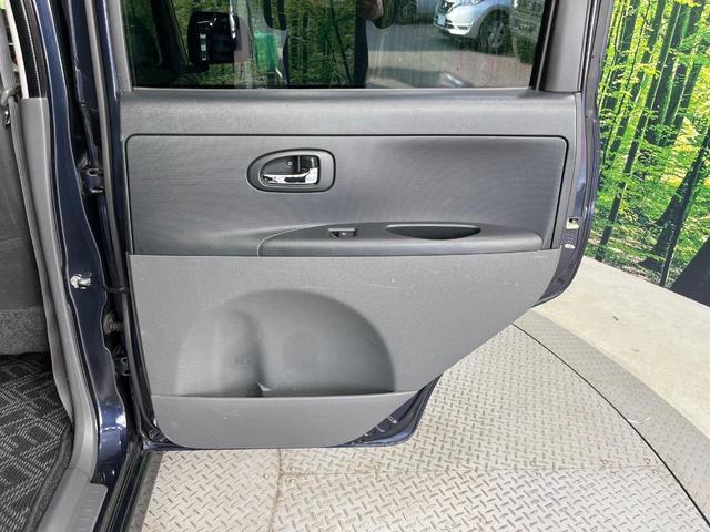 タント カスタムＸリミテッド　禁煙車　電動スライドドア　ポータブルナビ　スマートキー　ＨＩＤヘッドライト　ＥＴＣ　純正１５インチアルミホイール　オートエアコン　ＨＩＤフォグライト　革巻きステアリングホイール（37枚目）