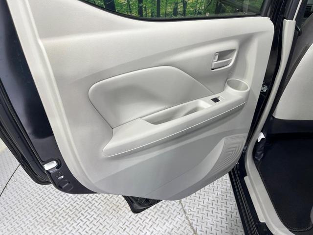 デイズ S 禁煙車 衝突被害軽減システム コーナーセンサー 車線逸脱警報 オートライト オートハイビーム キーレスシステム コーナーセンサー 車線逸脱警報 横滑り防止機能 USB電源ソケット ふらつき警報(34枚目)